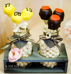 słodki stół cake popsy beczułki gry i łamigłówki jako motyw przewodni ślubu i wesela 29