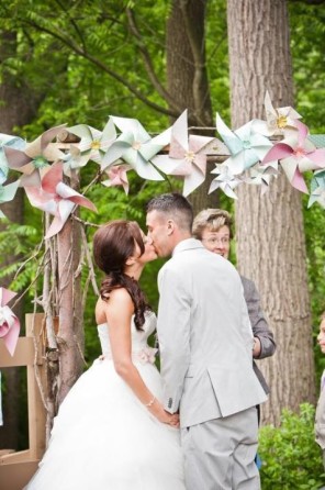 papierowe wiatraczki jako motyw przewodni ślubu i wesela 17