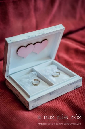 pudełeczko na obrączki klucze motyw przewodni ślubu i wesela