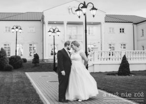 11 ślub wesele peonie motyw przewodni biały pałac A nuż nie róż