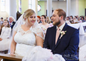 8 ślub peonie motyw przewodni kościół A nuż nie róż